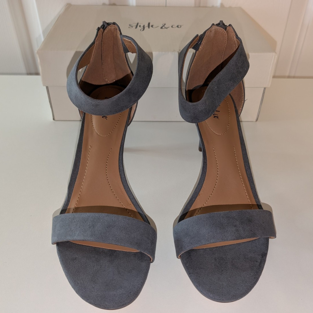 Style & Co Women’s Gray Faux Suede Strappy Ankle Strap Zip Sandals 9W Never Worn